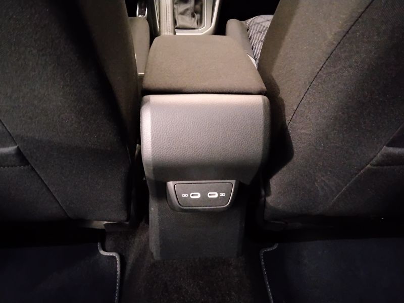GuidiCar - VOLKSWAGEN Taigo 2022 Taigo 1.0 tsi R-Line 110cv dsg Usato