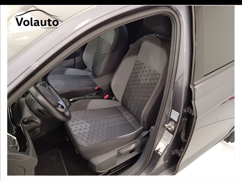 GuidiCar - VOLKSWAGEN Taigo 2022 Taigo 1.0 tsi R-Line 110cv dsg Usato