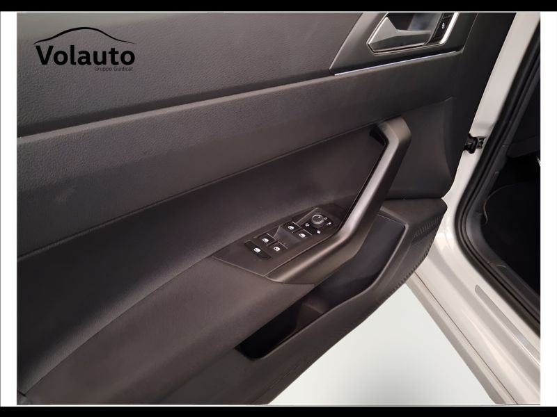 GuidiCar - VOLKSWAGEN Taigo 2022 Taigo 1.0 tsi R-Line 110cv dsg Usato
