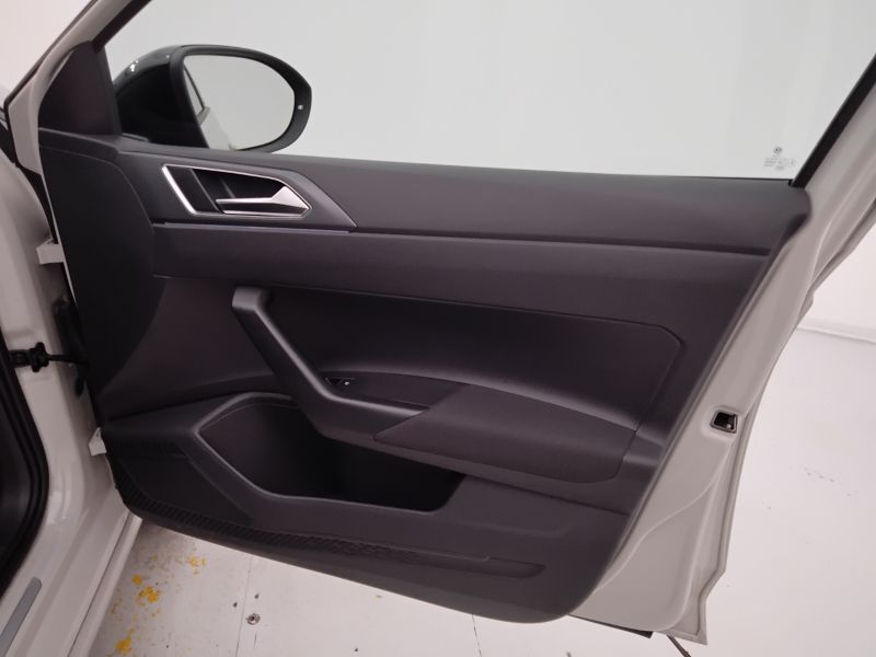 GuidiCar - VOLKSWAGEN Taigo 2023 Taigo 1.0 tsi R-Line 110cv dsg Usato