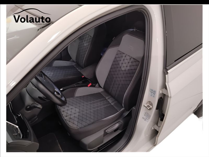GuidiCar - VOLKSWAGEN Taigo 2023 Taigo 1.0 tsi R-Line 110cv dsg Usato