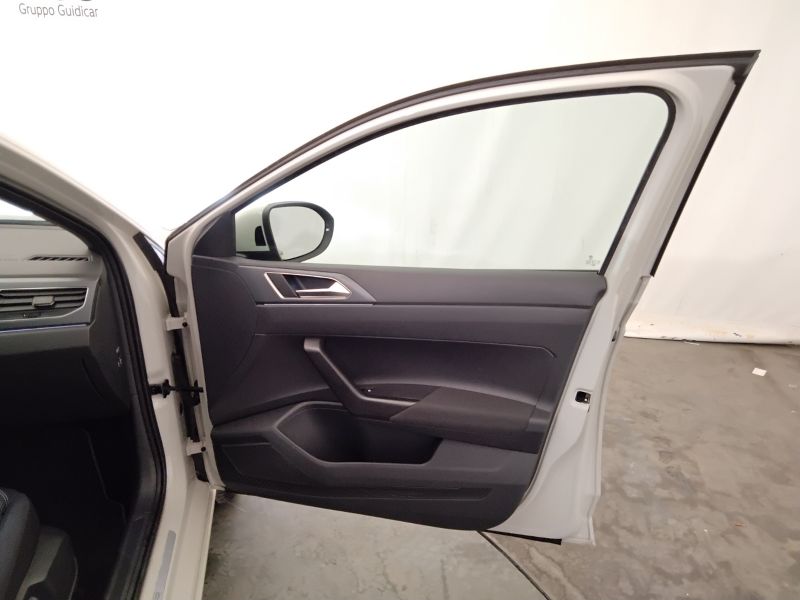 GuidiCar - VOLKSWAGEN Taigo 2022 Taigo 1.0 tsi R-Line 110cv Usato