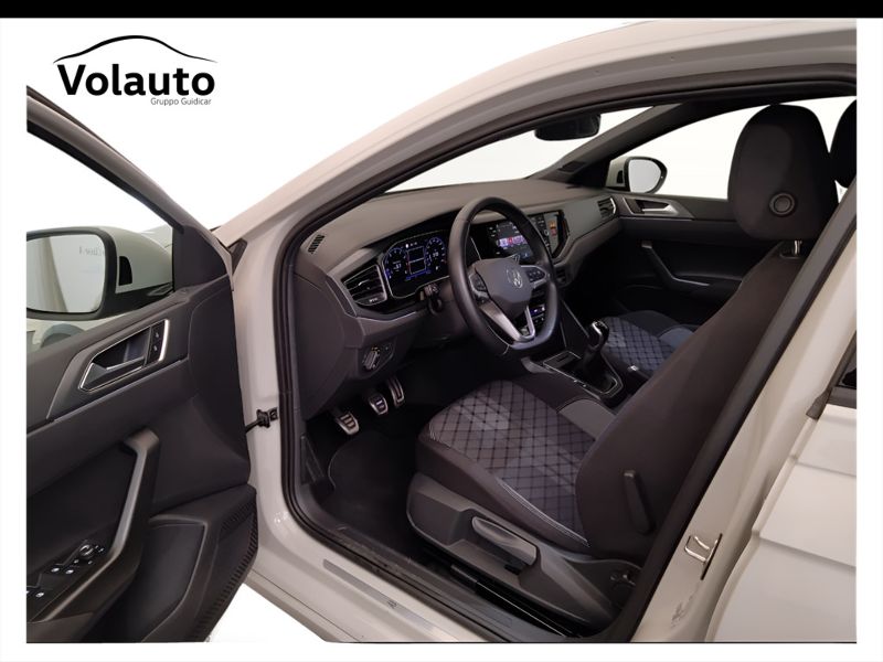 GuidiCar - VOLKSWAGEN Taigo 2022 Taigo 1.0 tsi R-Line 110cv Usato