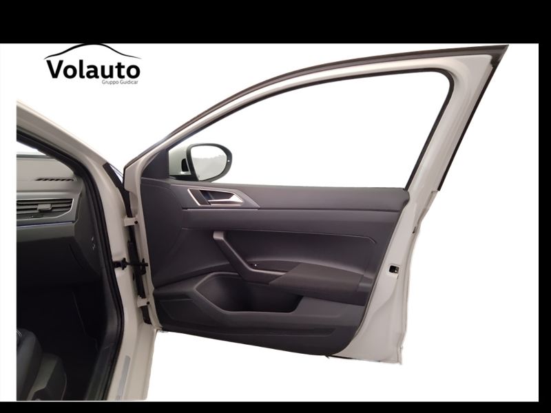 GuidiCar - VOLKSWAGEN Taigo 2022 Taigo 1.0 tsi R-Line 110cv Usato