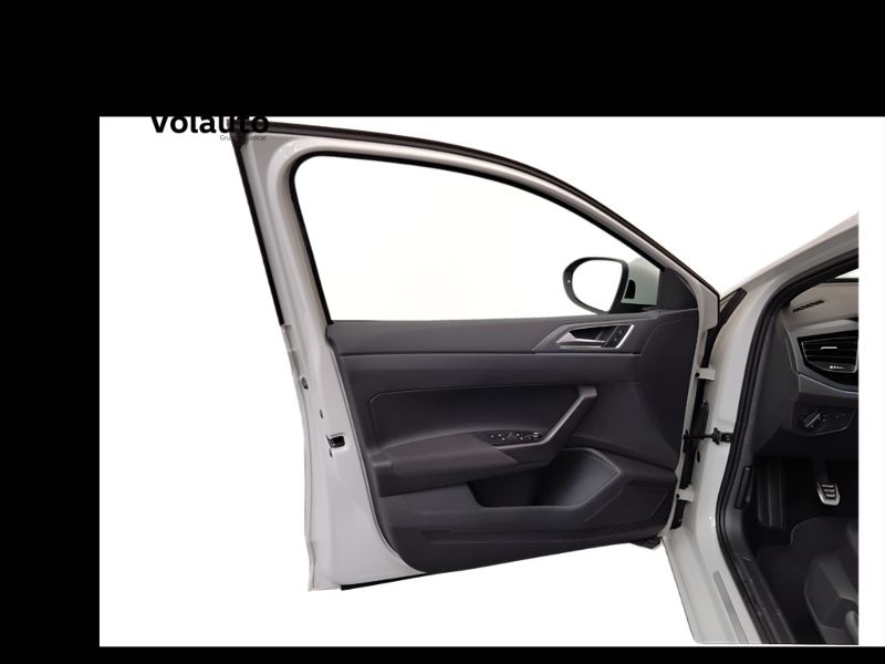 GuidiCar - VOLKSWAGEN Taigo 2022 Taigo 1.0 tsi R-Line 110cv Usato