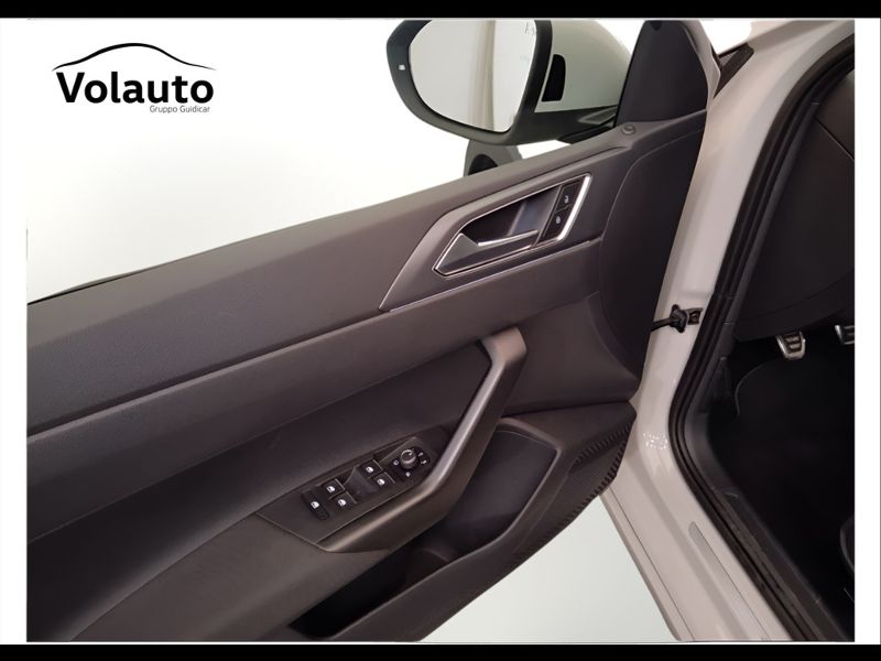 GuidiCar - VOLKSWAGEN Taigo 2022 Taigo 1.0 tsi R-Line 110cv Usato