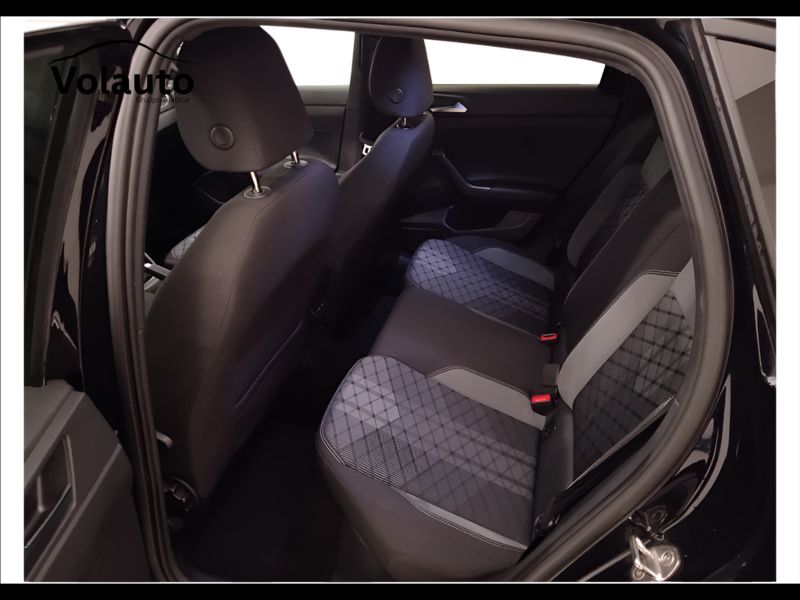 GuidiCar - VOLKSWAGEN Taigo 2022 Taigo 1.0 tsi R-Line 110cv Usato