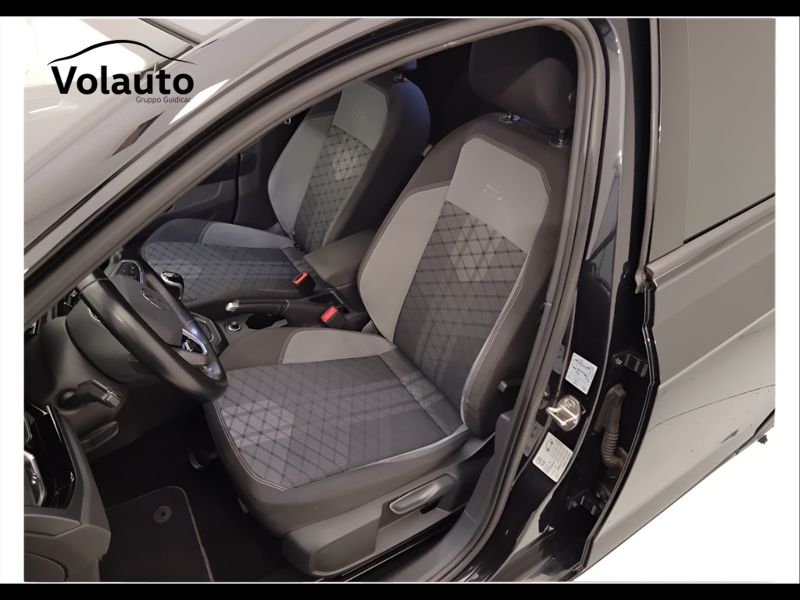 GuidiCar - VOLKSWAGEN Taigo 2022 Taigo 1.0 tsi R-Line 110cv Usato