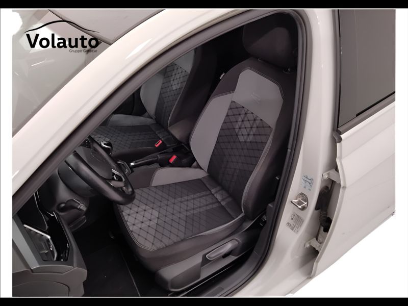 GuidiCar - VOLKSWAGEN Taigo 2022 Taigo 1.0 tsi R-Line 110cv Usato