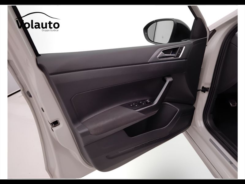 GuidiCar - VOLKSWAGEN Taigo 2022 Taigo 1.0 tsi R-Line 110cv Usato