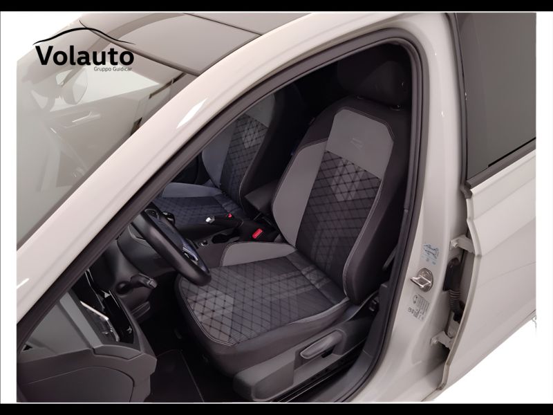 GuidiCar - VOLKSWAGEN Taigo 2022 Taigo 1.0 tsi R-Line 110cv Usato