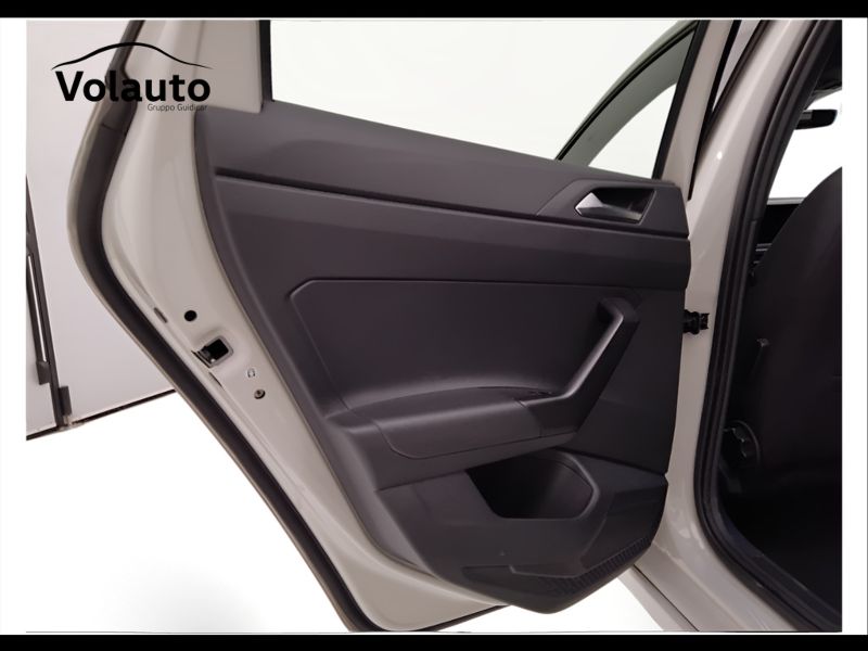 GuidiCar - VOLKSWAGEN Taigo 2022 Taigo 1.0 tsi R-Line 110cv Usato