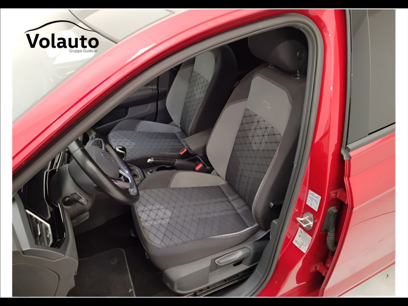 GuidiCar - VOLKSWAGEN Taigo 2022 Taigo 1.0 tsi R-Line 110cv Usato