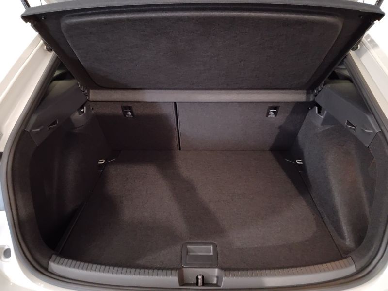 GuidiCar - VOLKSWAGEN Taigo 2022 Taigo 1.0 tsi R-Line 110cv Usato