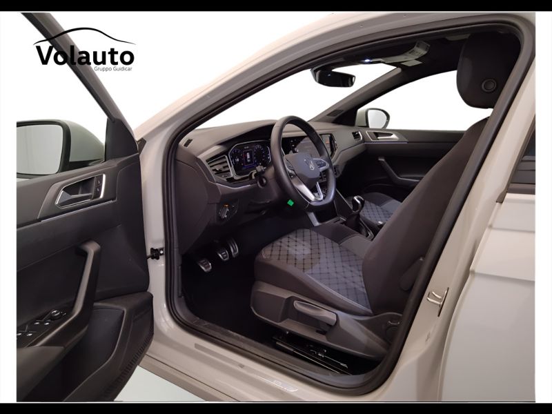GuidiCar - VOLKSWAGEN Taigo 2022 Taigo 1.0 tsi R-Line 110cv Usato