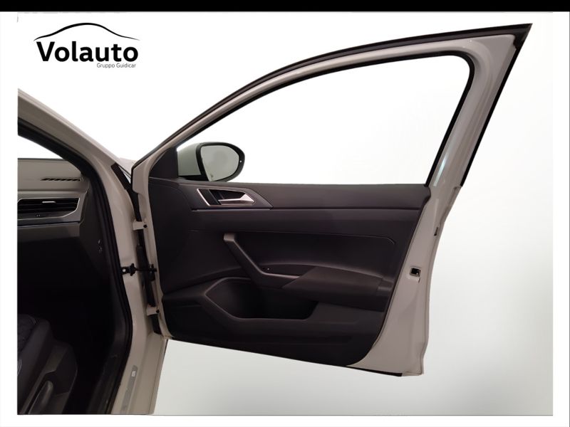 GuidiCar - VOLKSWAGEN Taigo 2022 Taigo 1.0 tsi R-Line 110cv Usato
