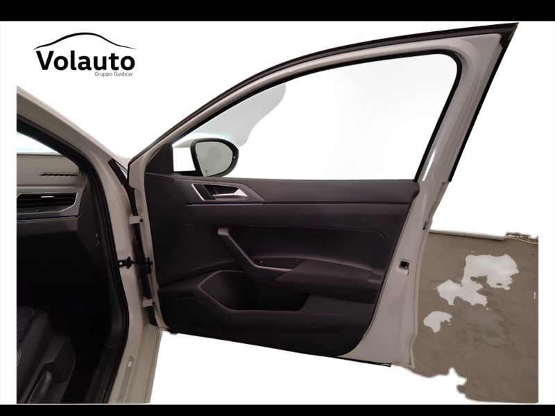 GuidiCar - VOLKSWAGEN Taigo 2022 Taigo 1.0 tsi R-Line 110cv Usato