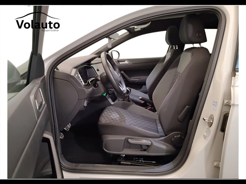 GuidiCar - VOLKSWAGEN Taigo 2022 Taigo 1.0 tsi R-Line 110cv Usato