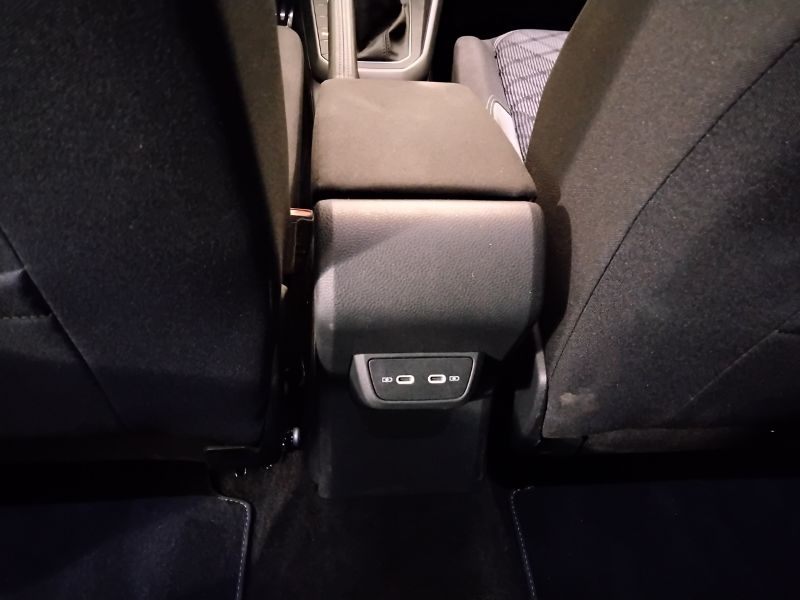 GuidiCar - VOLKSWAGEN Taigo 2022 Taigo 1.0 tsi R-Line 110cv Usato