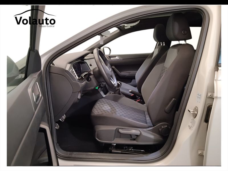 GuidiCar - VOLKSWAGEN Taigo 2022 Taigo 1.0 tsi R-Line 110cv Usato