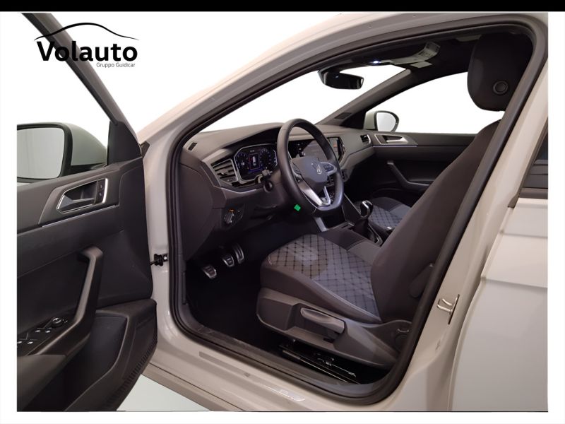 GuidiCar - VOLKSWAGEN Taigo 2022 Taigo 1.0 tsi R-Line 110cv Usato