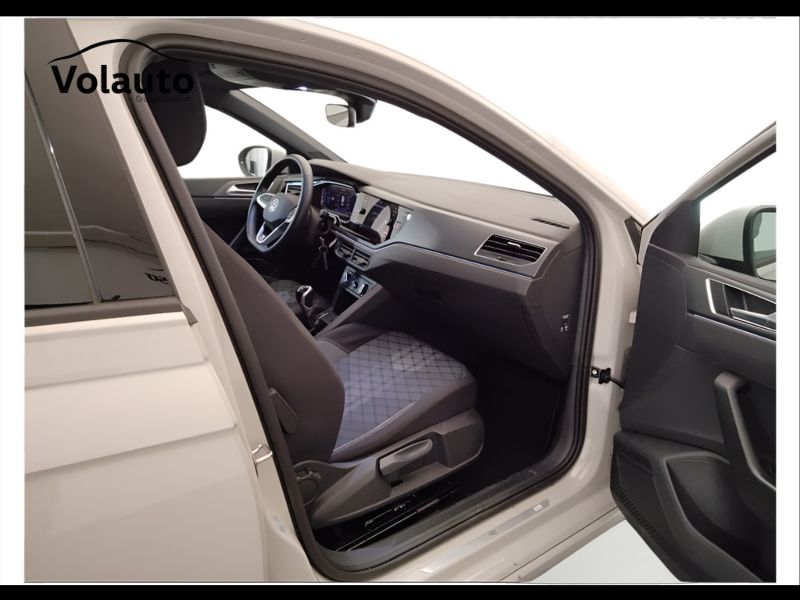 GuidiCar - VOLKSWAGEN Taigo 2022 Taigo 1.0 tsi R-Line 110cv Usato