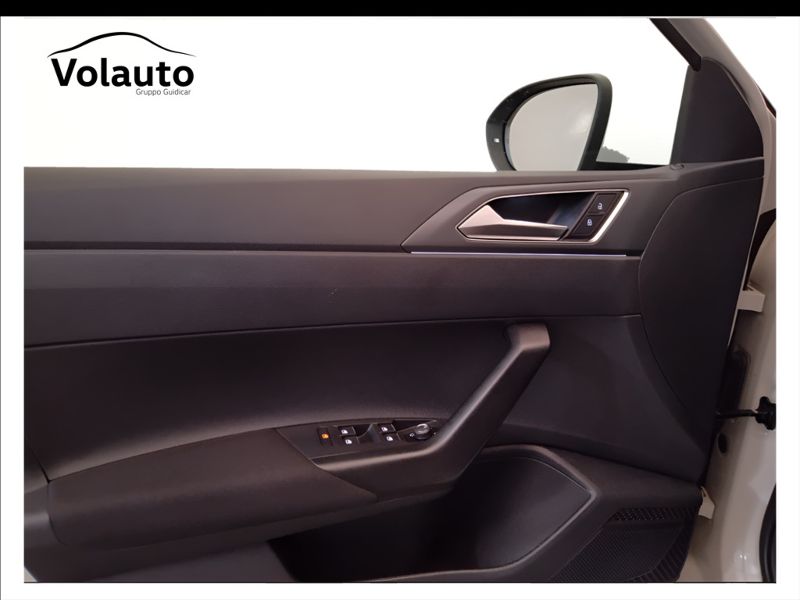 GuidiCar - VOLKSWAGEN Taigo 2022 Taigo 1.0 tsi R-Line 110cv Usato