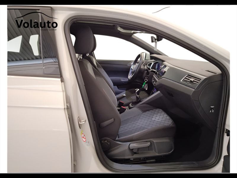 GuidiCar - VOLKSWAGEN Taigo 2022 Taigo 1.0 tsi R-Line 110cv Usato