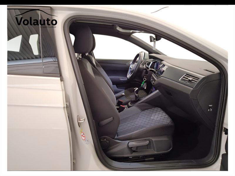 GuidiCar - VOLKSWAGEN Taigo 2022 Taigo 1.0 tsi R-Line 110cv Usato