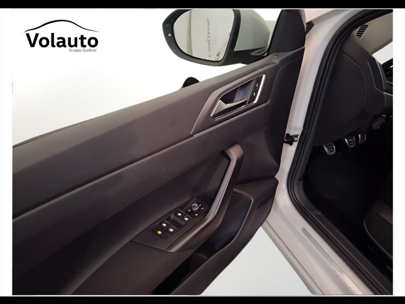 GuidiCar - VOLKSWAGEN Taigo 2022 Taigo 1.0 tsi R-Line 110cv Usato