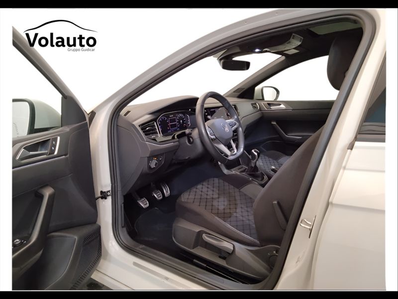 GuidiCar - VOLKSWAGEN Taigo 2022 Taigo 1.0 tsi R-Line 110cv Usato