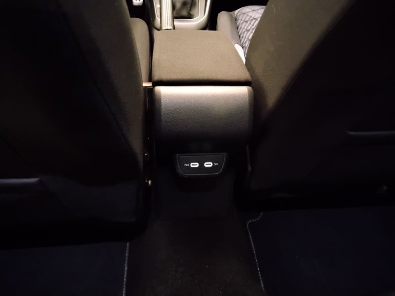 GuidiCar - VOLKSWAGEN Taigo 2022 Taigo 1.0 tsi R-Line 110cv Usato