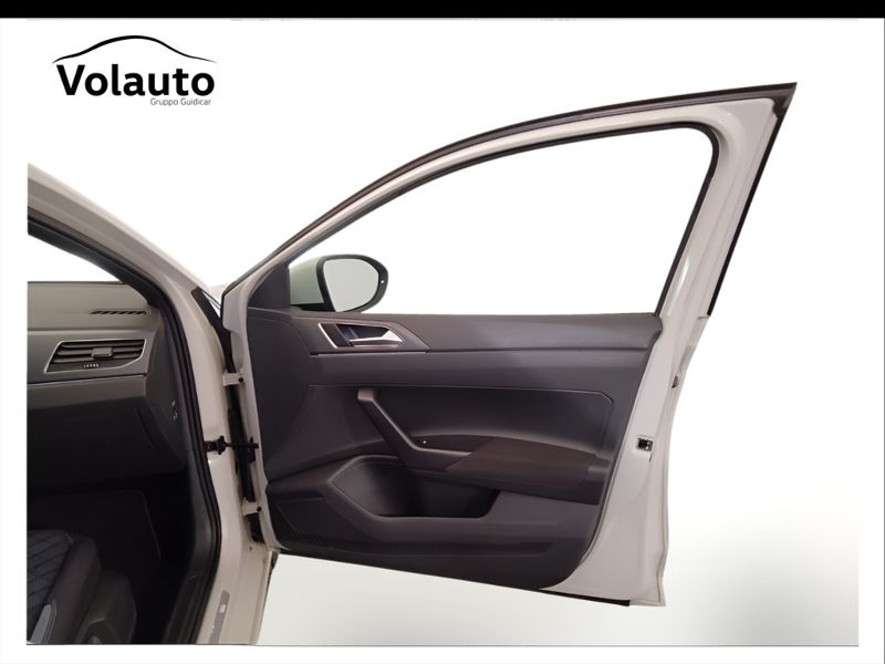 GuidiCar - VOLKSWAGEN Taigo 2022 Taigo 1.0 tsi R-Line 110cv Usato