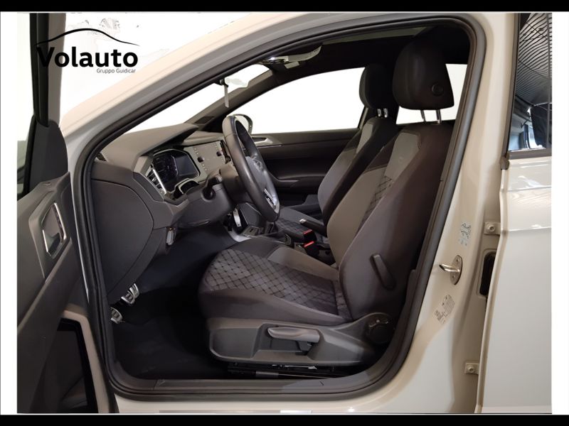 GuidiCar - VOLKSWAGEN Taigo 2022 Taigo 1.0 tsi R-Line 110cv Usato