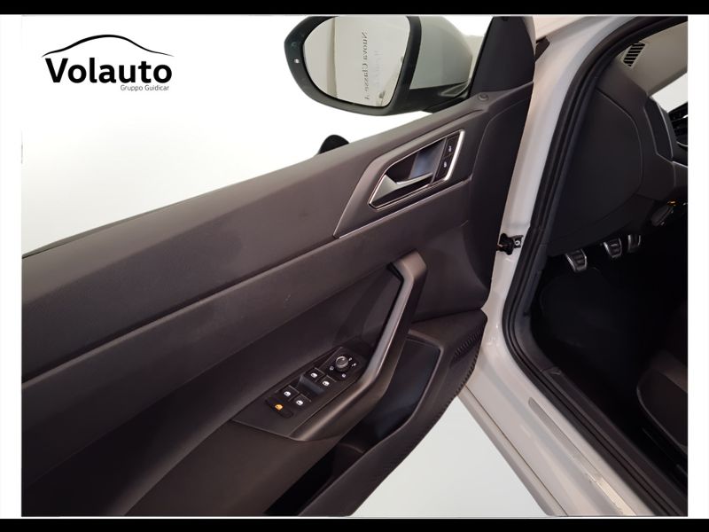 GuidiCar - VOLKSWAGEN Taigo 2022 Taigo 1.0 tsi R-Line 110cv Usato