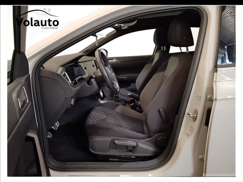 GuidiCar - VOLKSWAGEN Taigo 2022 Taigo 1.0 tsi R-Line 110cv Usato