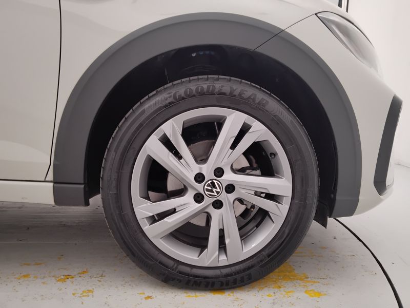 GuidiCar - VOLKSWAGEN Taigo 2022 Taigo 1.0 tsi R-Line 110cv Usato
