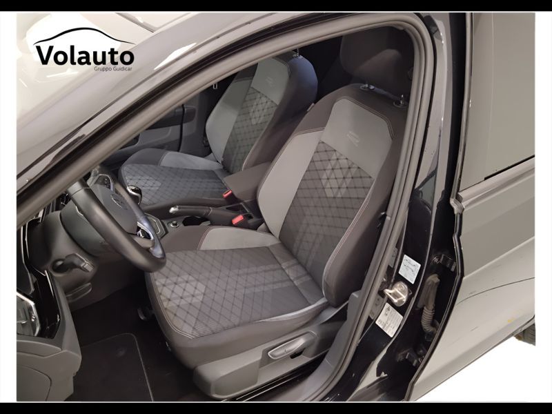 GuidiCar - VOLKSWAGEN Taigo 2022 Taigo 1.0 tsi R-Line 110cv Usato