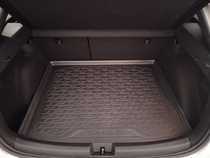 GuidiCar - VOLKSWAGEN Taigo 2022 Taigo 1.0 tsi R-Line 110cv Usato