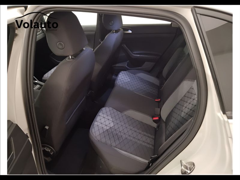 GuidiCar - VOLKSWAGEN Taigo 2022 Taigo 1.0 tsi R-Line 110cv Usato