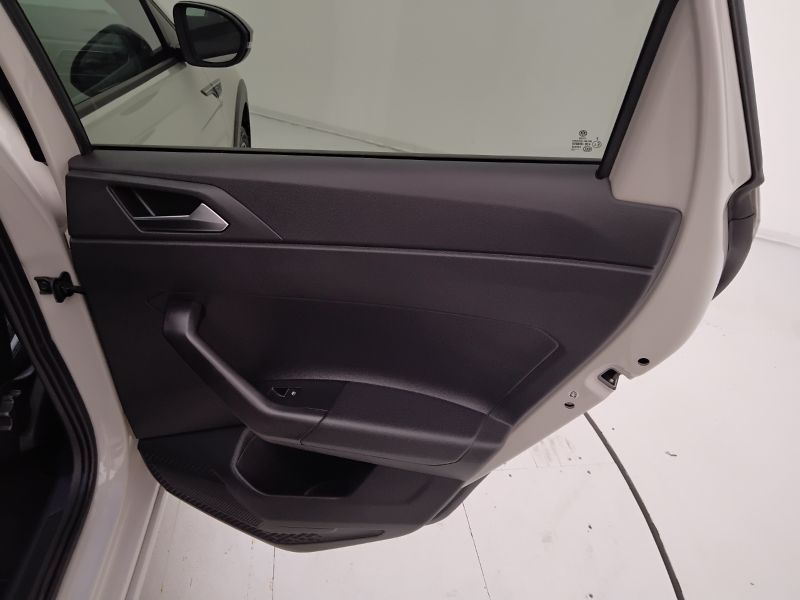 GuidiCar - VOLKSWAGEN Taigo 2022 Taigo 1.0 tsi R-Line 110cv Usato