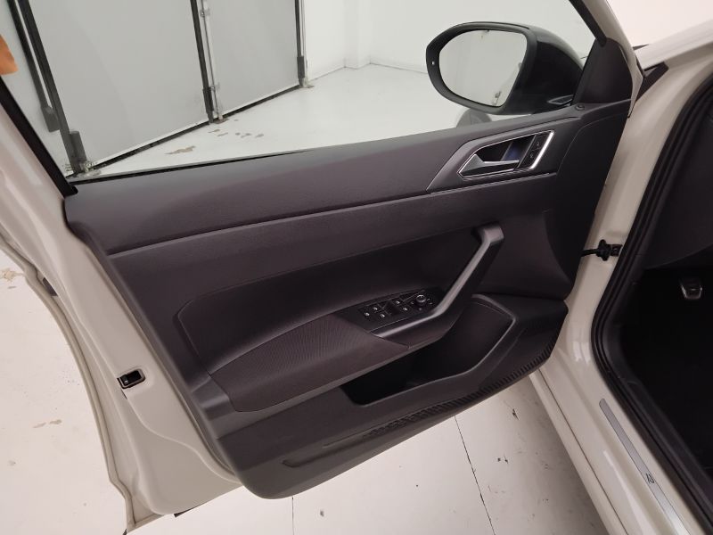 GuidiCar - VOLKSWAGEN Taigo 2022 Taigo 1.0 tsi R-Line 110cv Usato