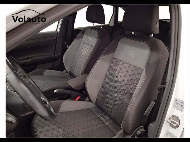 GuidiCar - VOLKSWAGEN Taigo 2022 Taigo 1.0 tsi R-Line 110cv Usato