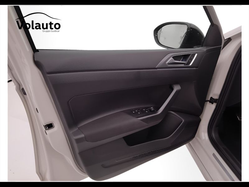 GuidiCar - VOLKSWAGEN Taigo 2022 Taigo 1.0 tsi R-Line 110cv Usato