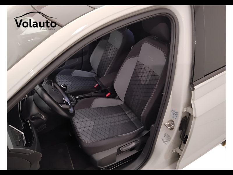 GuidiCar - VOLKSWAGEN Taigo 2022 Taigo 1.0 tsi R-Line 110cv Usato