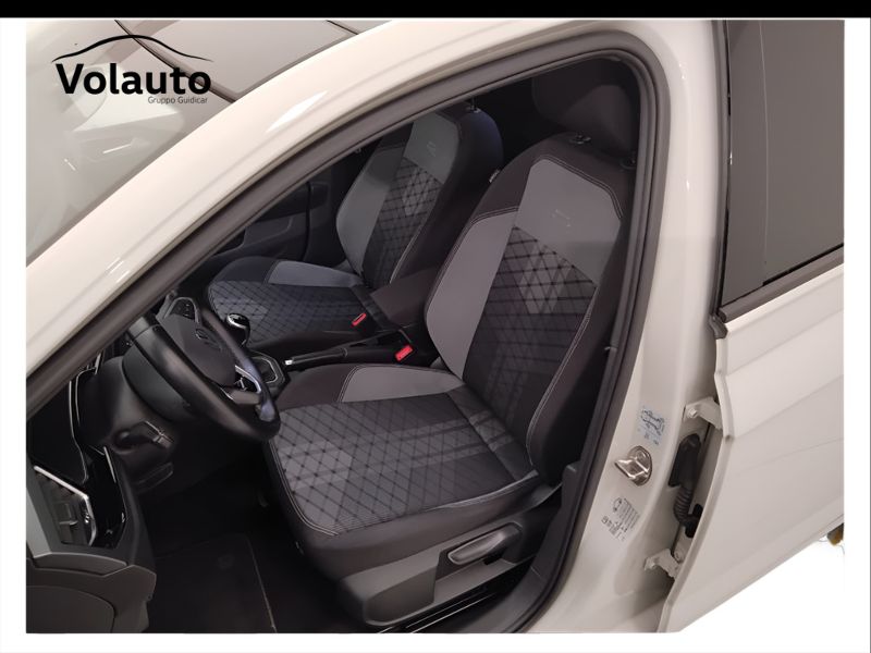 GuidiCar - VOLKSWAGEN Taigo 2022 Taigo 1.0 tsi R-Line 110cv Usato