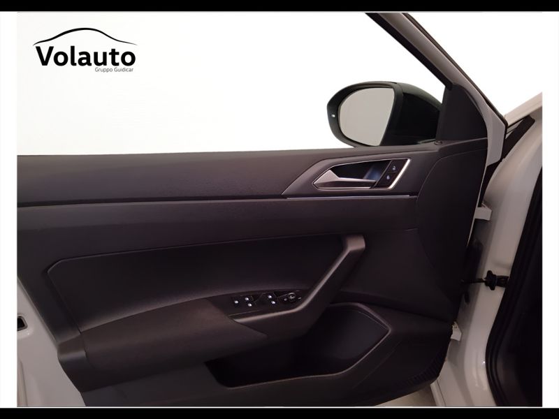 GuidiCar - VOLKSWAGEN Taigo 2022 Taigo 1.0 tsi R-Line 110cv Usato