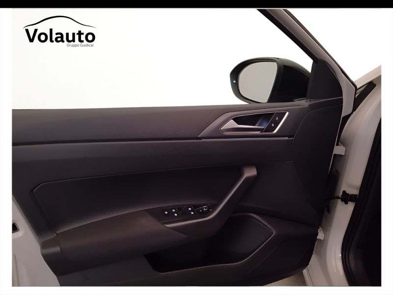 GuidiCar - VOLKSWAGEN Taigo 2022 Taigo 1.0 tsi R-Line 110cv Usato