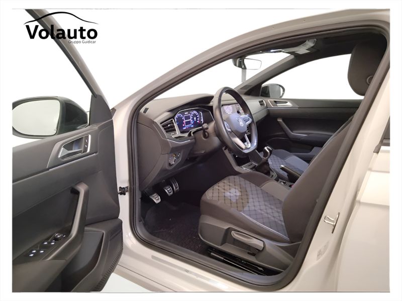 GuidiCar - VOLKSWAGEN Taigo 2022 Taigo 1.0 tsi R-Line 110cv Usato