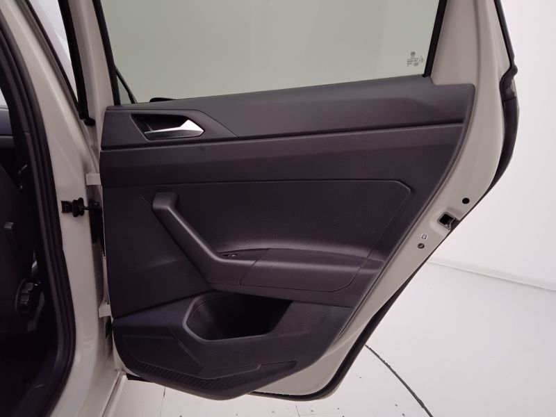 GuidiCar - VOLKSWAGEN Taigo 2022 Taigo 1.0 tsi R-Line 110cv Usato